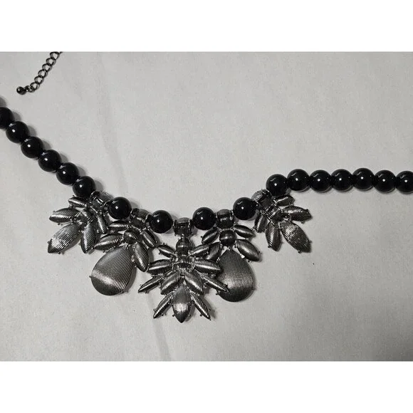 White & Black Statement Necklace Faux Jewellery - Picture 5 of 6